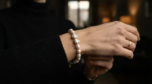 A baroque pearl bracelet for minimalist style styled with a sleek black turtleneck sweater.